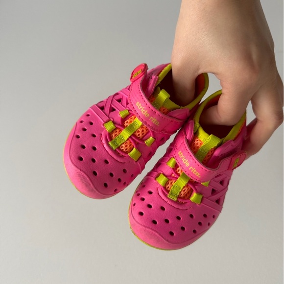 Stride Rite made to play Pink and Neon Yellow Kids sneakers - Picture 6 of 13